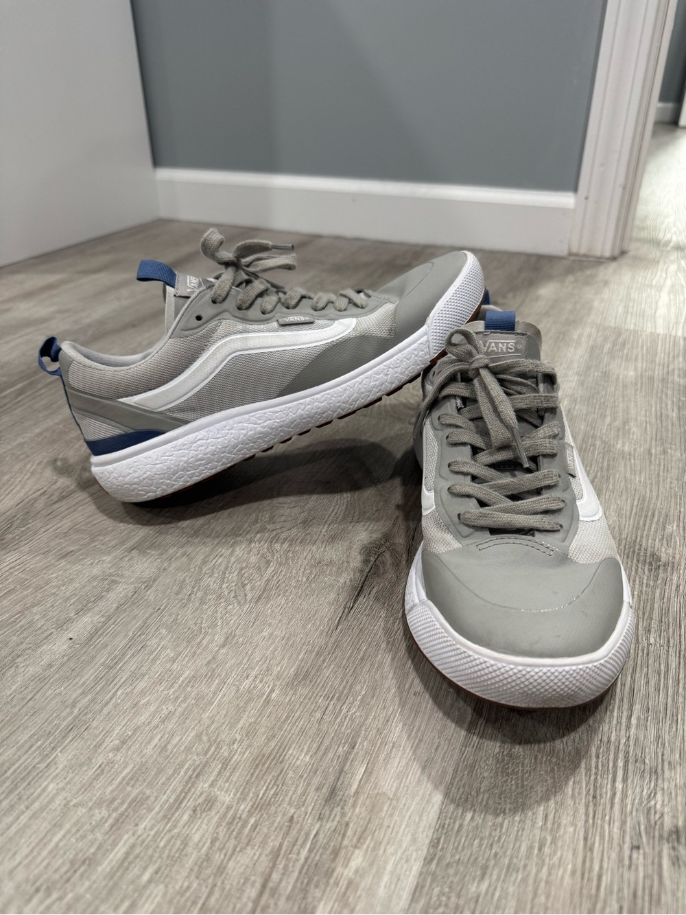 Women’s Size 9.5 Vans ULTRARANGE Sneaker